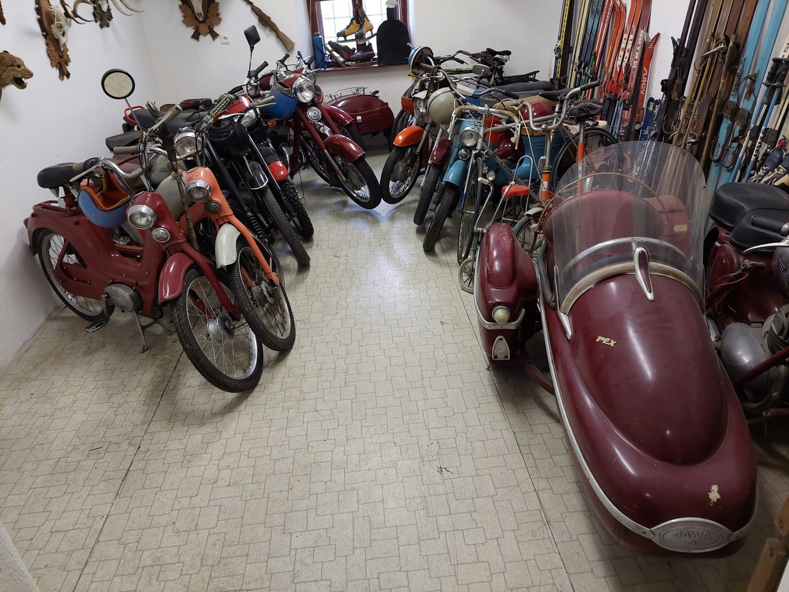 Motormuseum Halič, Zbrojnica