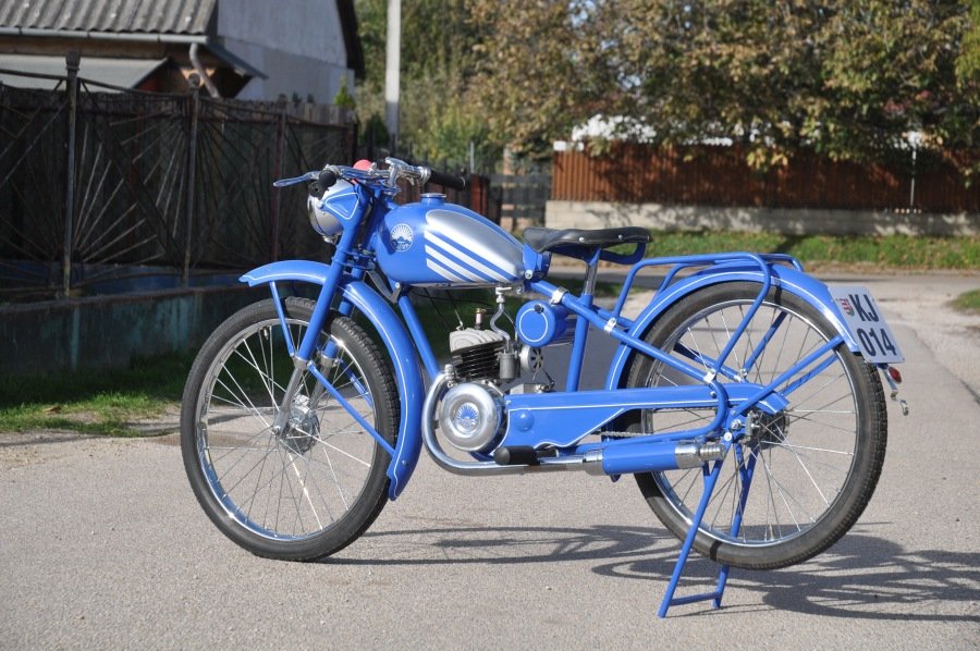 Zoltán Bódy Collection