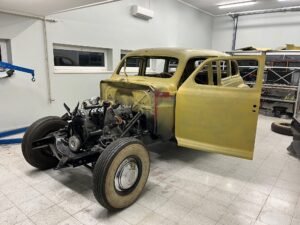 Restoration of LaitseRallyPark’s ZIS-110 Limousine Underway