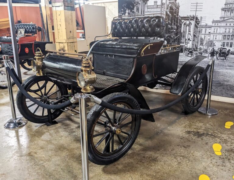 1903 Oldsmobile Curved Dash Donated to R.E. Olds Transportation Museum