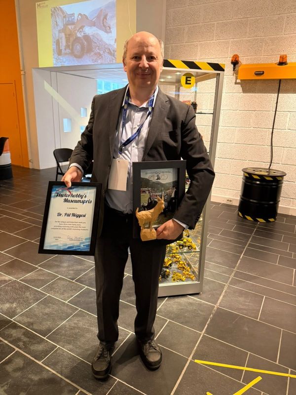 Our Editor Receives Museum Prize From Motorhobby.No